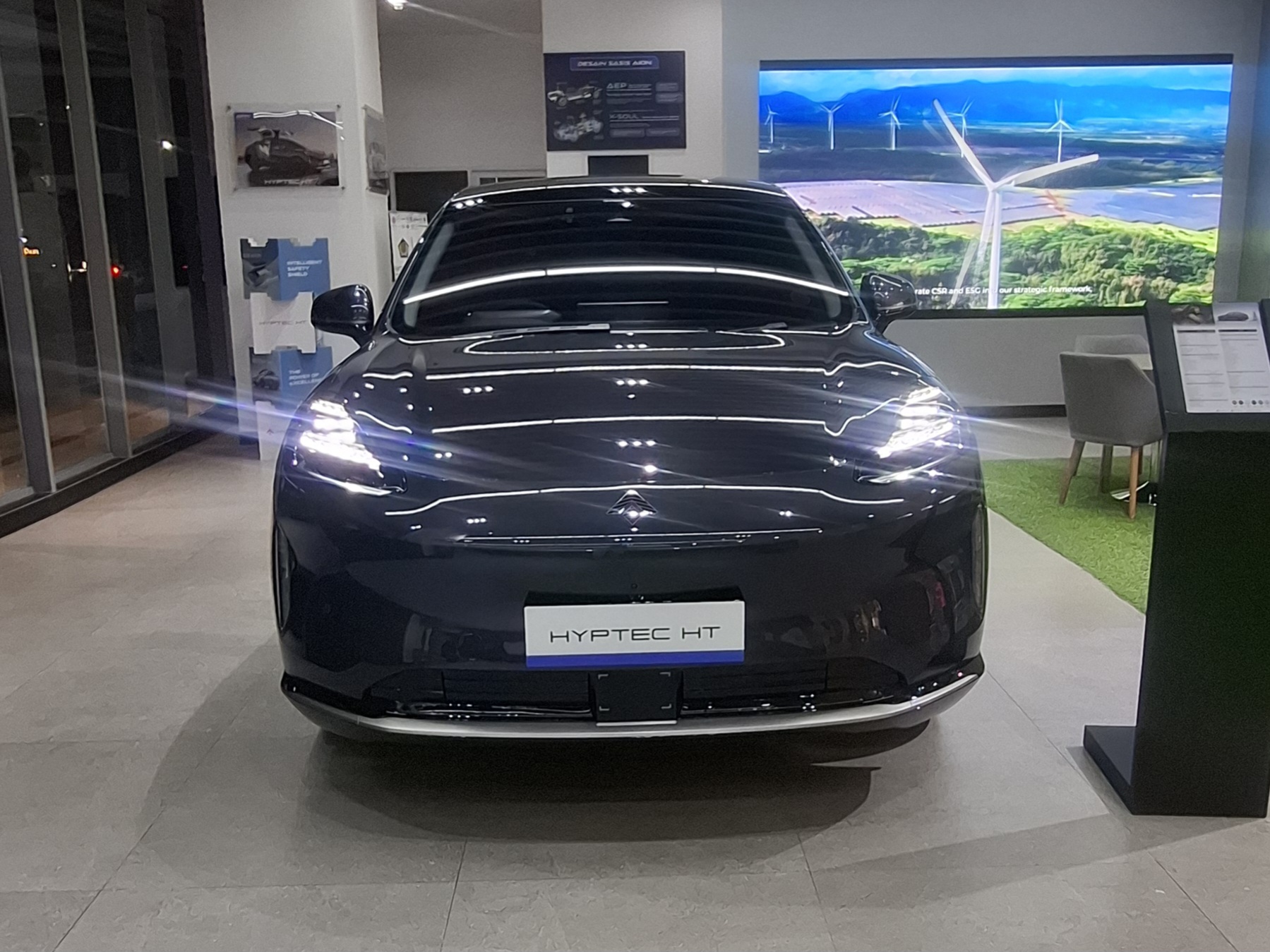 Hyptec HT Premium 2026 Perpaduan Sempurna Inovasi EV dan Kenyamanan Interior Premium