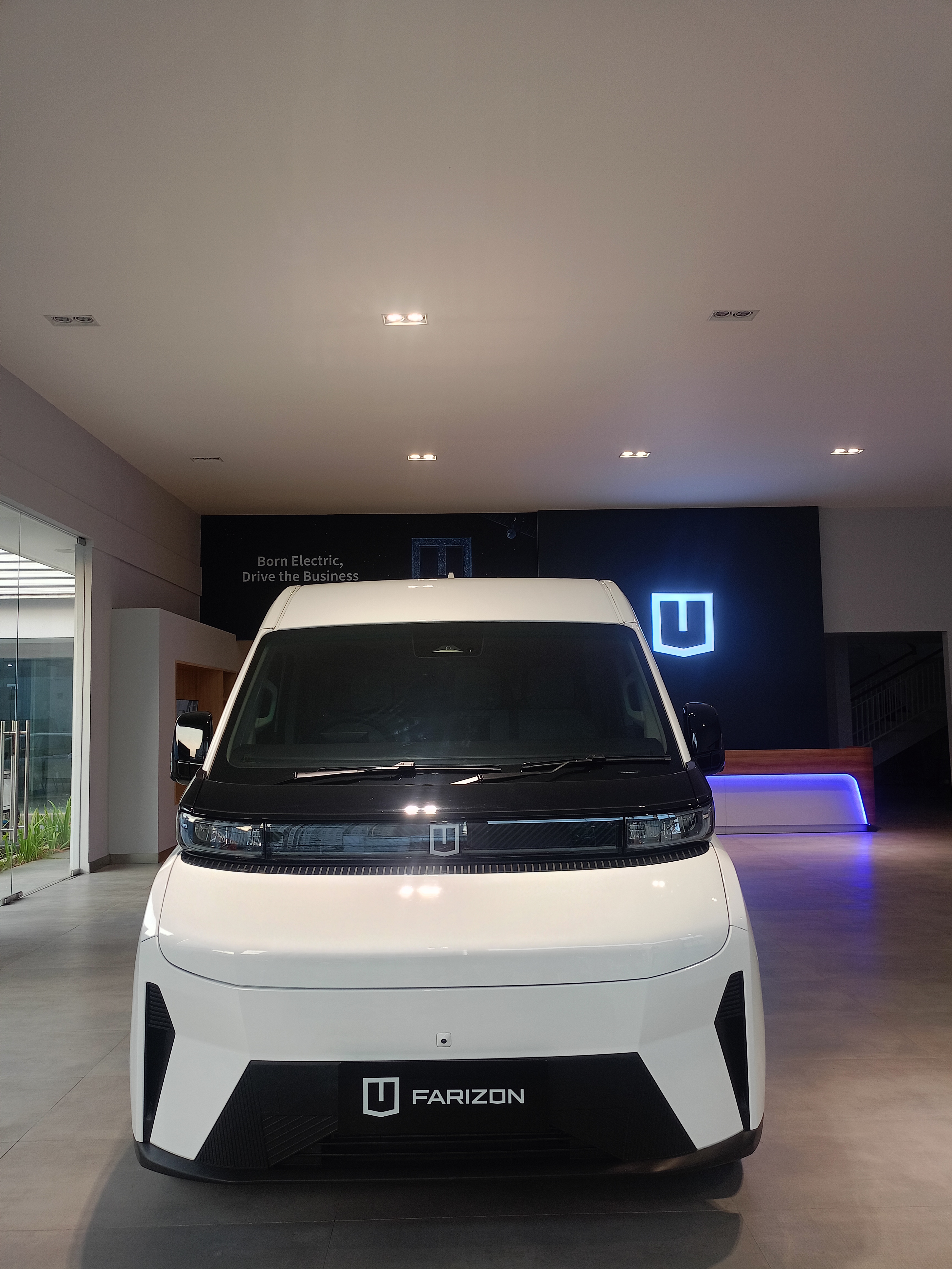 Farizon super van Jakarta